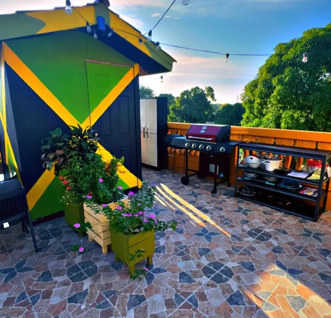Sunlandvilla Portmore Guest house