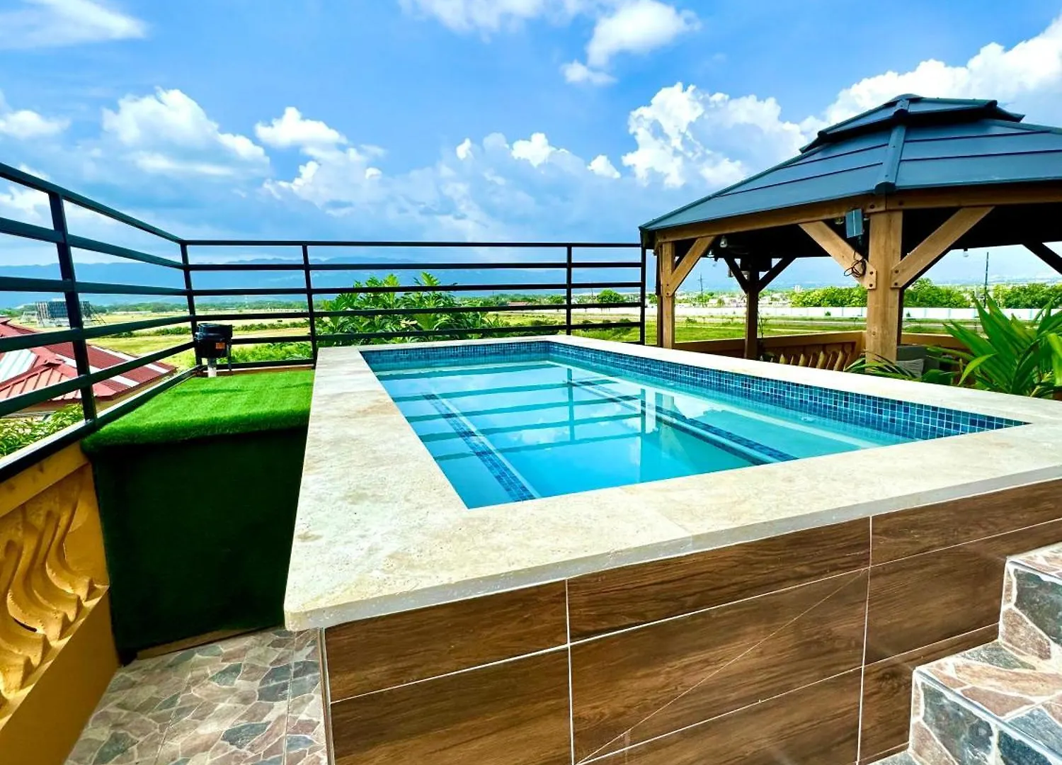 Sunlandvilla Portmore Guest house