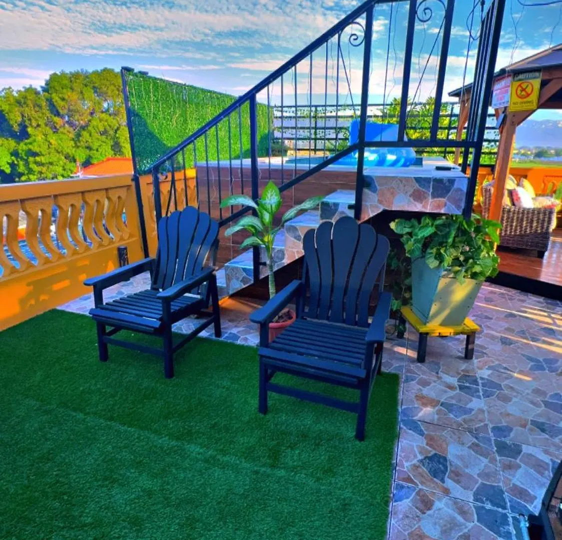 Sunlandvilla Portmore 0*,